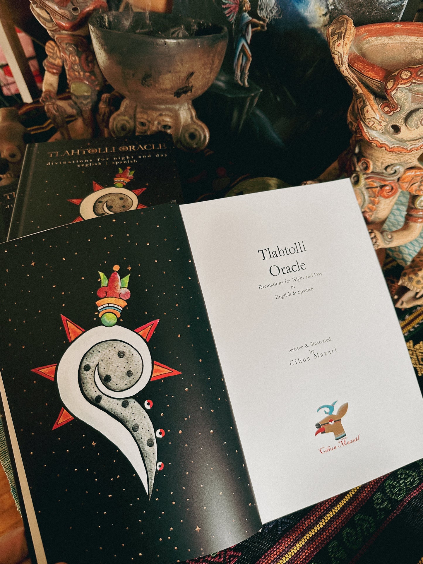 Oráculo Tlahtolli firmado: adivinaciones para la noche y el día | Libro