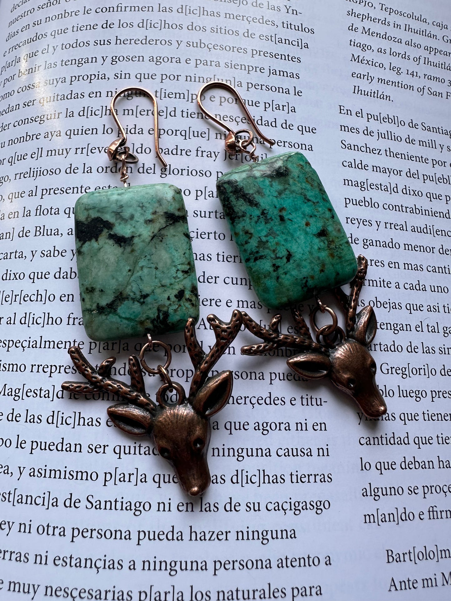 Pendientes de cobre con ciervos turquesas